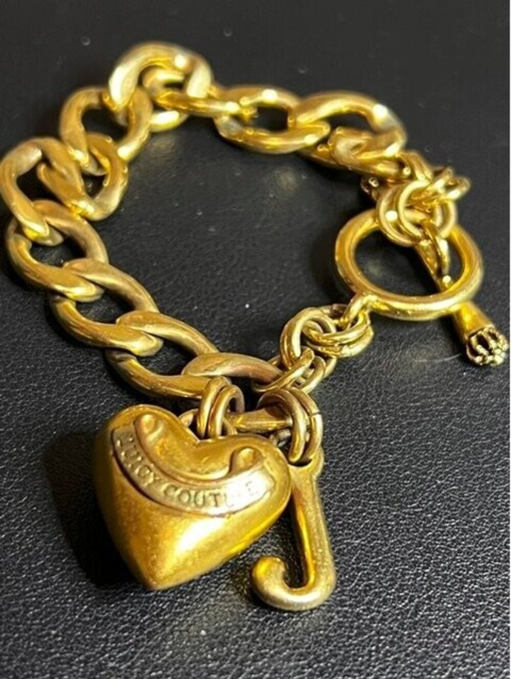 B6459 Juicy Couture Chain Link Bracelet Heart J Charm Toggle Gold Tone 7.5"